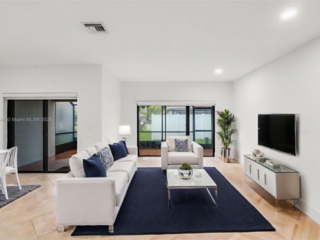 Продажа дома по адресу 21160 Mainsail Cir H12 - фото 6823553