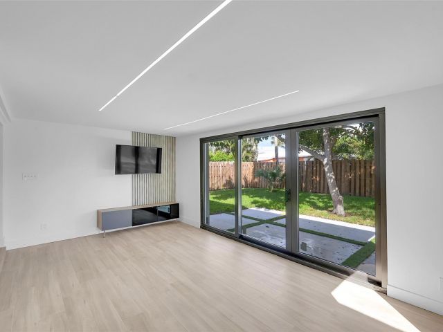 Продажа дома по адресу 1257 NW 4th St - фото 6262020