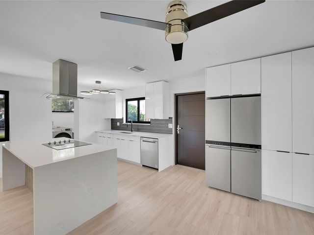 Продажа дома по адресу 1257 NW 4th St - фото 6262023