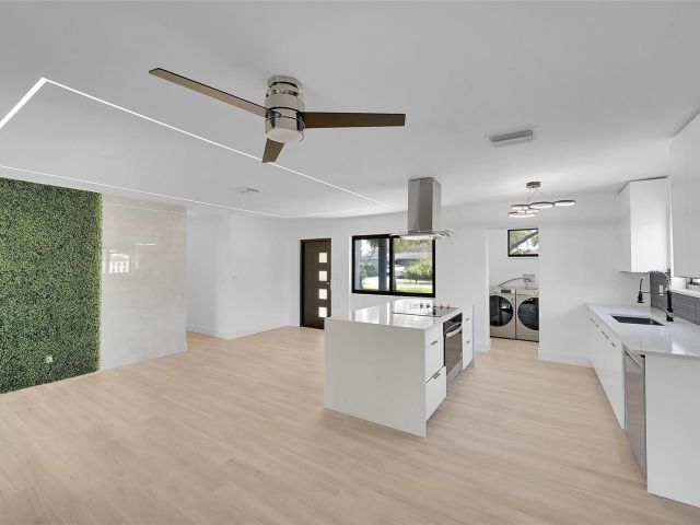 Продажа дома по адресу 1257 NW 4th St - фото 6262026