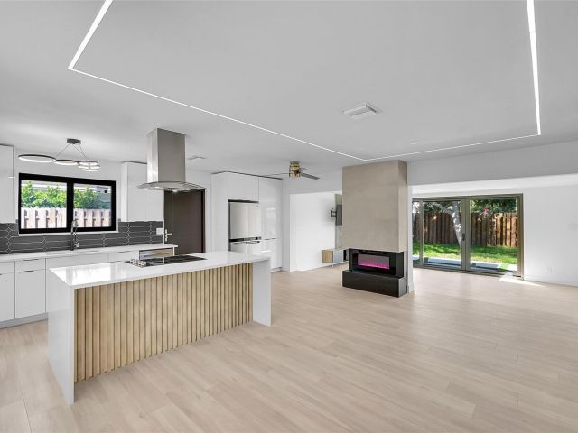 Продажа дома по адресу 1257 NW 4th St - фото 6262027