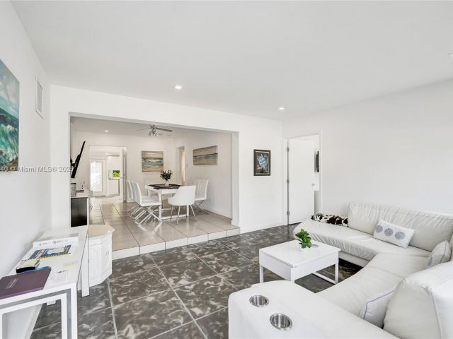 Дом в аренду по адресу 3305 NE 16th Ct - фото 6264087