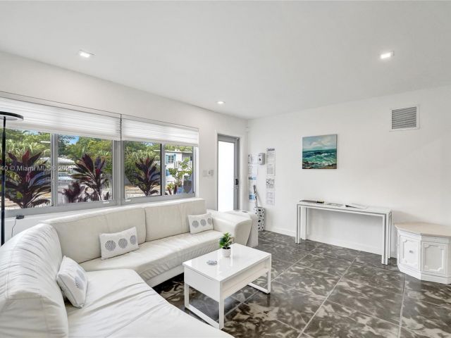 Дом в аренду по адресу 3305 NE 16th Ct - фото 6264088