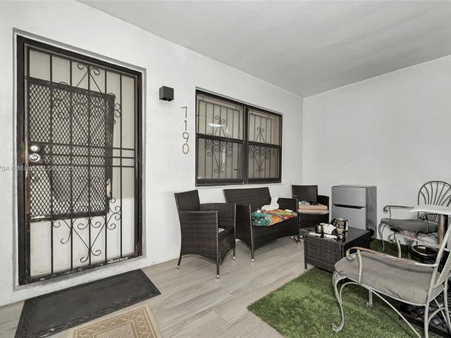 Продажа дома по адресу 7190 NW 21st Ave - фото 6284940