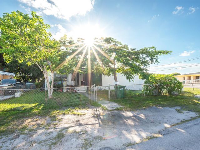 Продажа дома по адресу 7190 NW 21st Ave - фото 6284943