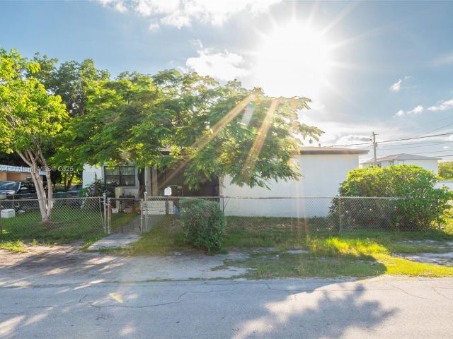 Продажа дома по адресу 7190 NW 21st Ave - фото 6284944