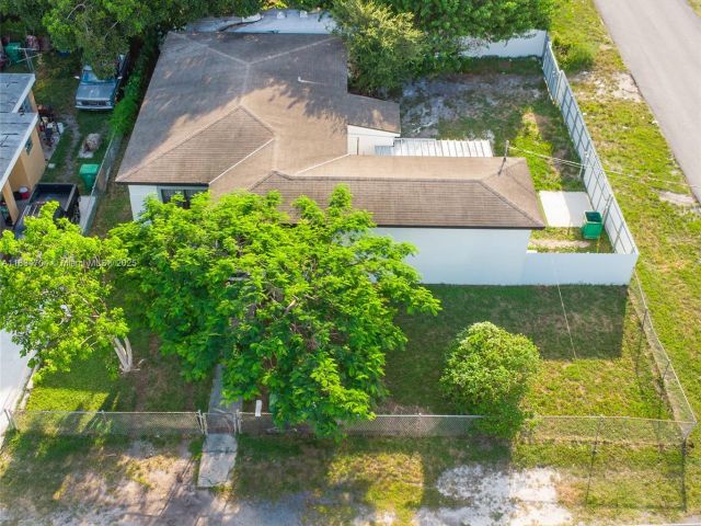 Продажа дома по адресу 7190 NW 21st Ave - фото 6284946