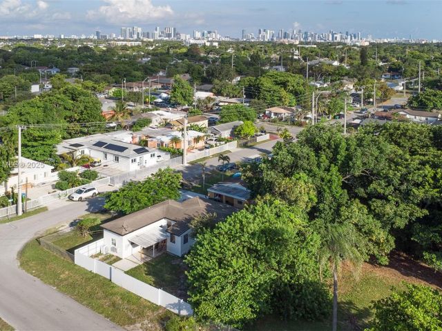 Продажа дома по адресу 7190 NW 21st Ave - фото 6284947