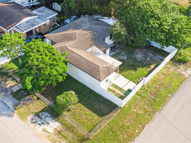 Продажа дома по адресу 7190 NW 21st Ave - фото 6284948