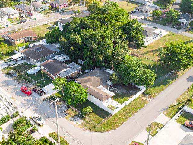 Продажа дома по адресу 7190 NW 21st Ave - фото 6284949