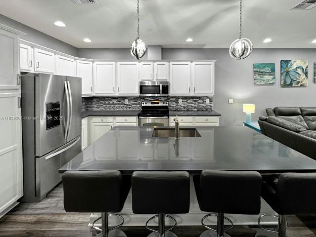 Продажа дома по адресу 4126 Cascada Cir - фото 6264120