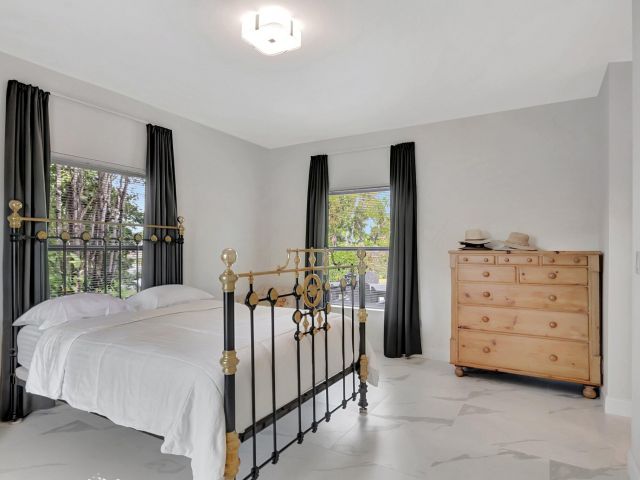 Продажа дома по адресу 299 NW 10th Court - фото 6262031