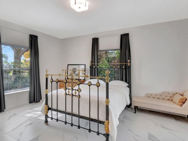 Продажа дома по адресу 299 NW 10th Court - фото 6262032