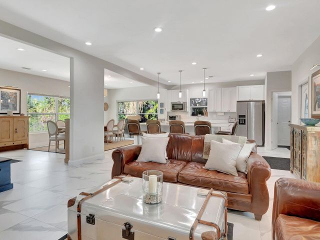 Продажа дома по адресу 299 NW 10th Court - фото 6262034