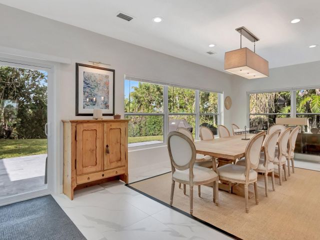 Продажа дома по адресу 299 NW 10th Court - фото 6262036