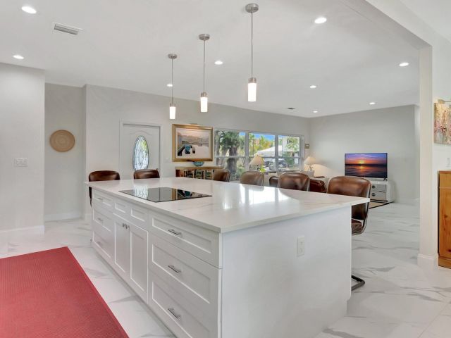 Продажа дома по адресу 299 NW 10th Court - фото 6262041