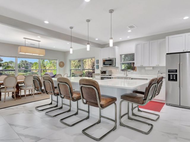 Продажа дома по адресу 299 NW 10th Court - фото 6262044