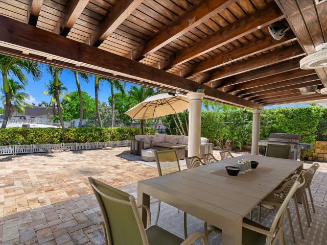 Продажа дома по адресу 3220 NE 164th St - фото 6261451