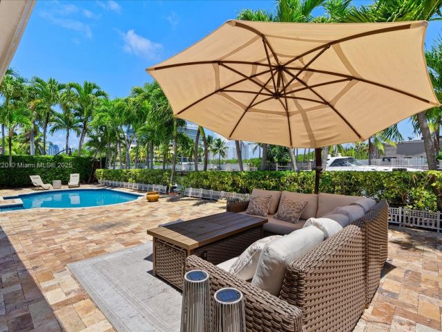 Продажа дома по адресу 3220 NE 164th St - фото 6261452