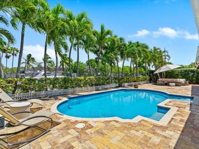 Продажа дома по адресу 3220 NE 164th St - фото 6261453