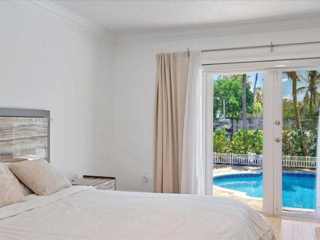 Продажа дома по адресу 3220 NE 164th St - фото 6261458