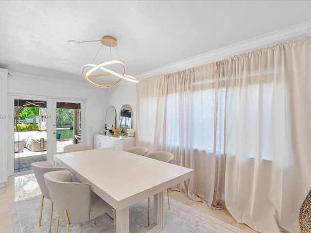 Продажа дома по адресу 3220 NE 164th St - фото 6261461