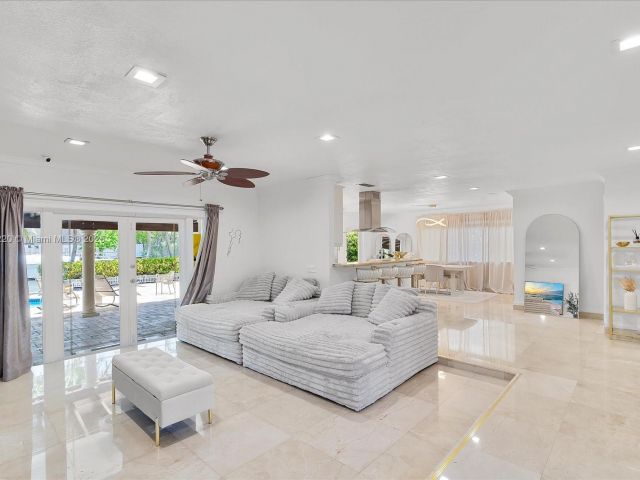 Продажа дома по адресу 3220 NE 164th St - фото 6261462