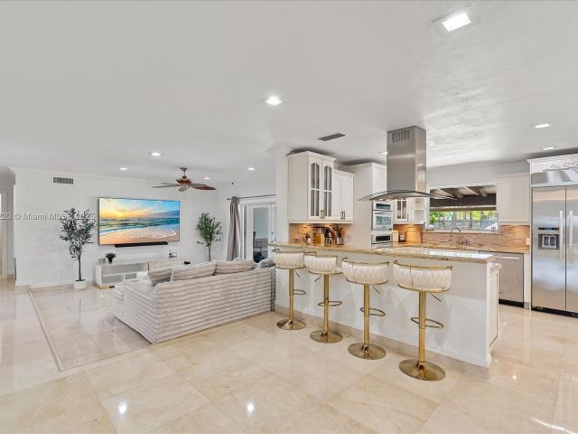 Продажа дома по адресу 3220 NE 164th St - фото 6261463