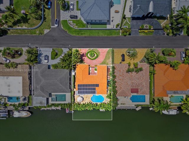 Продажа дома по адресу 3220 NE 164th St - фото 6261464