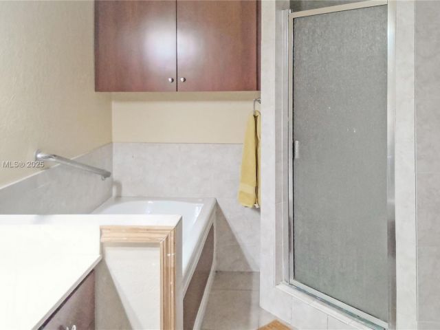 Продажа дома по адресу 841 NE 139th St - фото 6264201