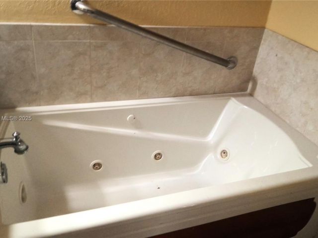 Продажа дома по адресу 841 NE 139th St - фото 6264202