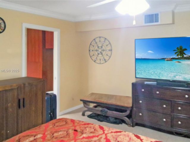 Продажа дома по адресу 841 NE 139th St - фото 6264203