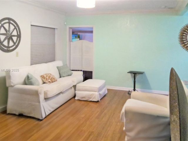 Продажа дома по адресу 841 NE 139th St - фото 6264211