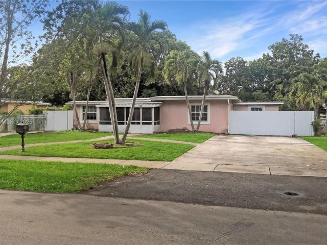 Продажа дома по адресу 841 NE 139th St - фото 6264214