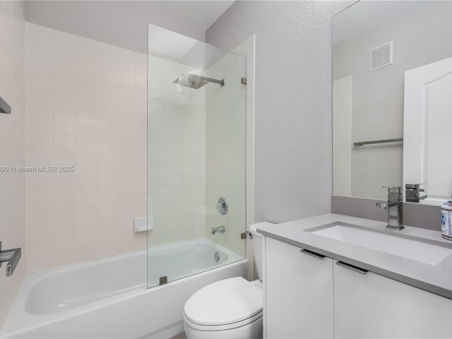 Дом в аренду по адресу 942 SW 147th Ct - фото 6261712