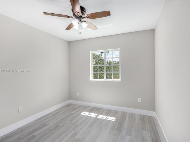 Дом в аренду по адресу 942 SW 147th Ct - фото 6261714