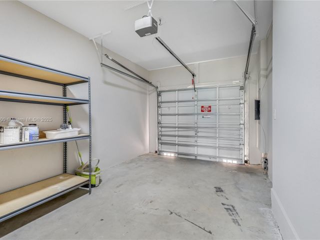 Дом в аренду по адресу 942 SW 147th Ct - фото 6261716