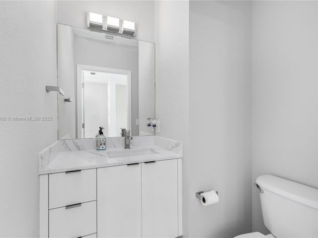 Дом в аренду по адресу 942 SW 147th Ct - фото 6261717