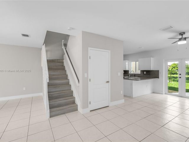 Дом в аренду по адресу 942 SW 147th Ct - фото 6261719