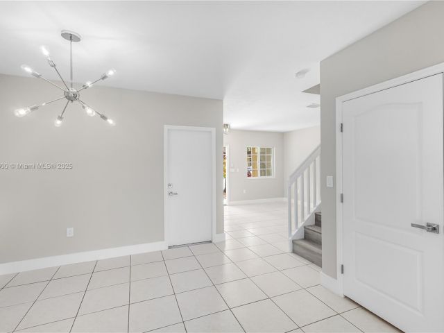 Дом в аренду по адресу 942 SW 147th Ct - фото 6261720