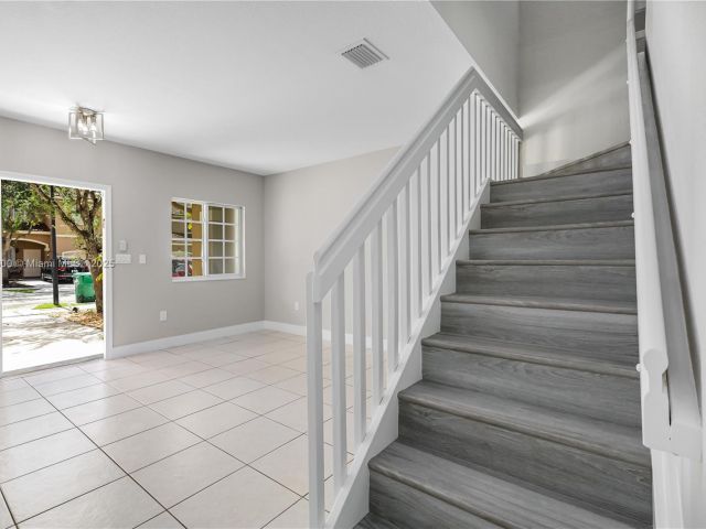 Дом в аренду по адресу 942 SW 147th Ct - фото 6261724