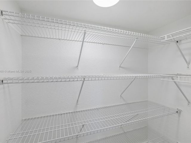 Дом в аренду по адресу 942 SW 147th Ct - фото 6261726