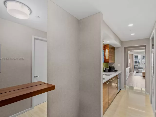 Продажа квартиры #R1909 - фото 6262510