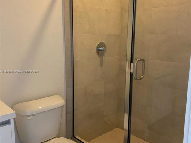 Дом в аренду по адресу 7231 NW 103th Path 7231 - фото 6274153