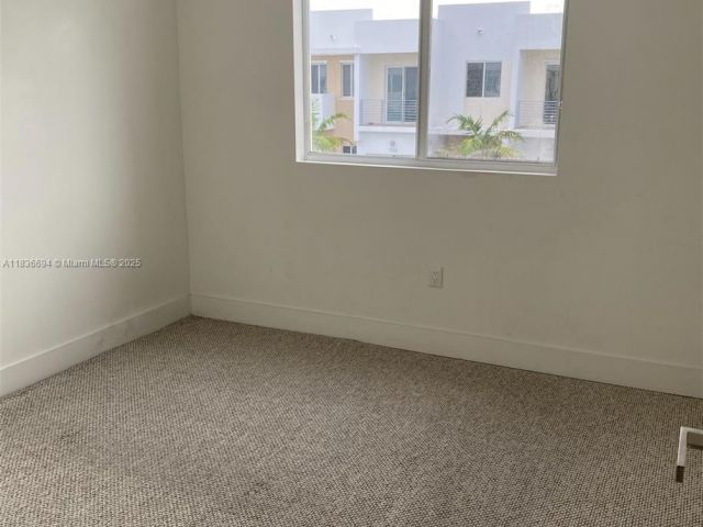 Дом в аренду по адресу 7231 NW 103th Path 7231 - фото 6274155