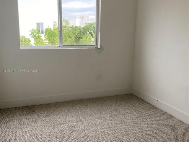 Дом в аренду по адресу 7231 NW 103th Path 7231 - фото 6274156