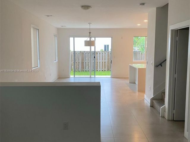 Дом в аренду по адресу 7231 NW 103th Path 7231 - фото 6274163