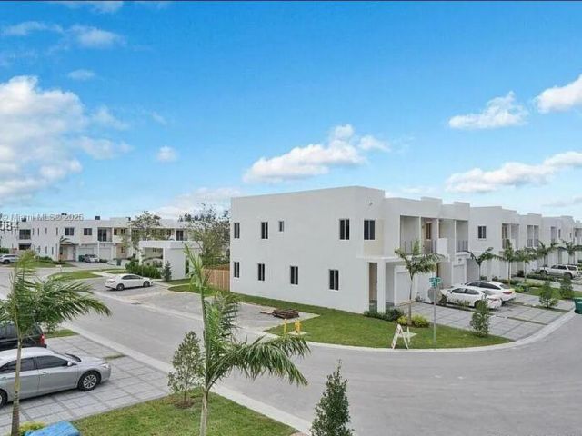 Дом в аренду по адресу 7231 NW 103th Path 7231 - фото 6274166