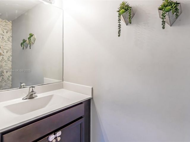 Дом в аренду по адресу 724 SE 37th Ave - фото 6262310