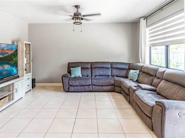 Дом в аренду по адресу 724 SE 37th Ave - фото 6262312